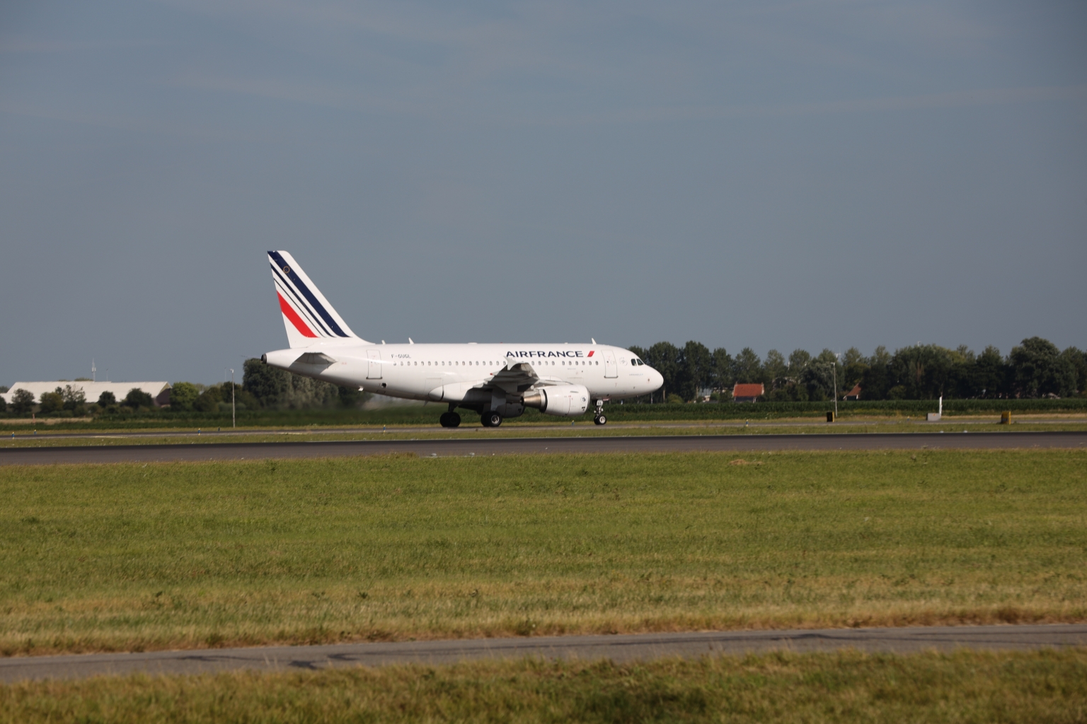 Preview Air France F-GUGL Airbus A318-111 (6).JPG
